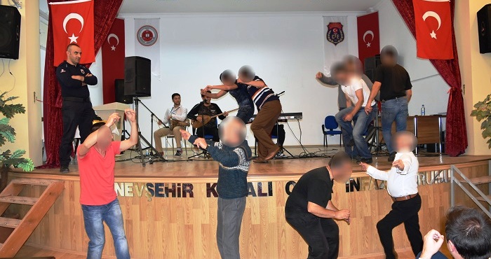Tutuklu ve hükümlüler gönüllerince eğlendi