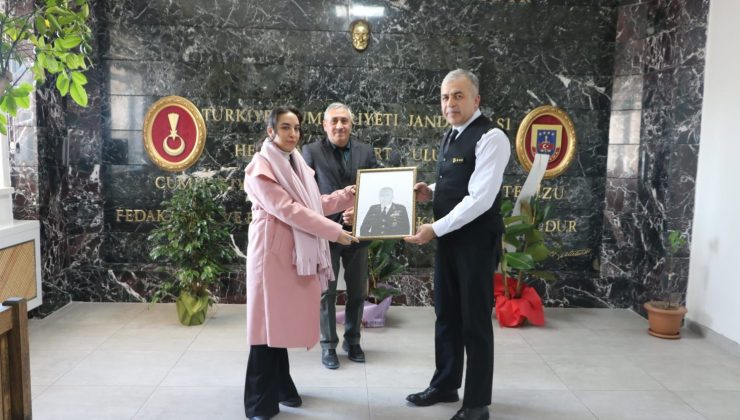 Ressam Kartal’dan komutana jest