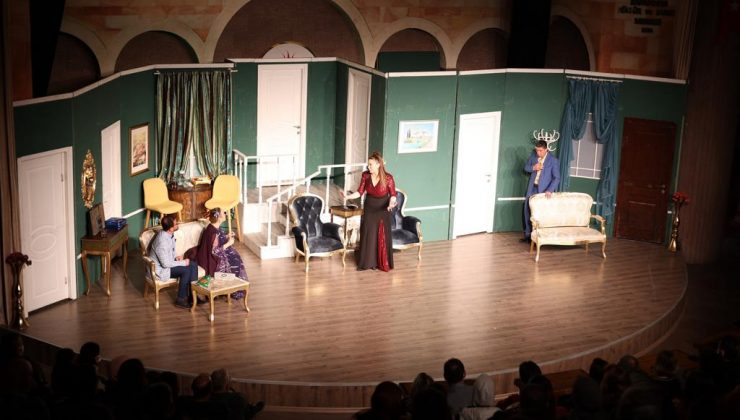 ”Yalan Dolan” adlı tiyatro oyunu Nevşehir’de sahnelendi