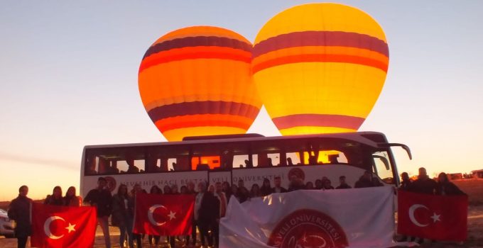 NEVÜ Kozaklı MYO’dan Balon Seyirli ‘Dünya Turizm Haftası’ etkinliği