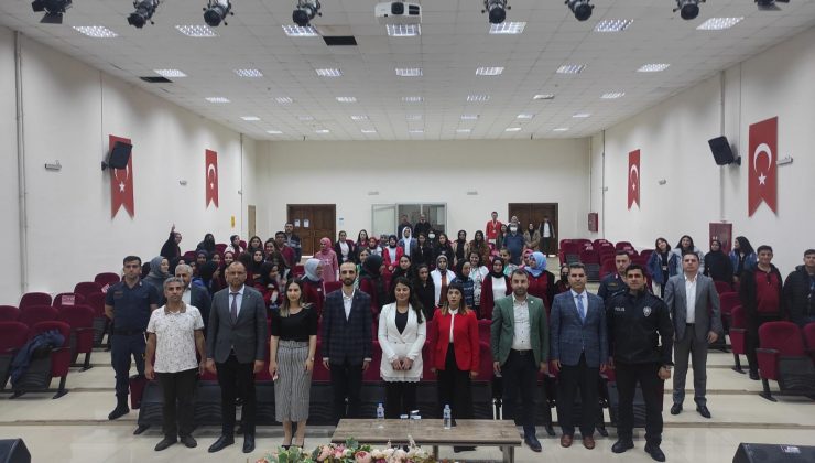 Nevşehir de ‘Gençlik ve Sosyal Medya’ Konulu Söyleşiler Düzenledi