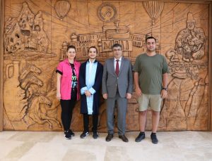 Rektör Aktekin Turizm Fakültesi’ni Dereceyle Bitiren Öğrencileri ve Ailelerini Makamında Misafir Etti