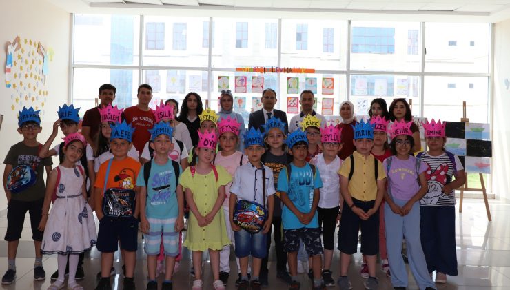 “Minik Eller” Sergisi Üniversite’de