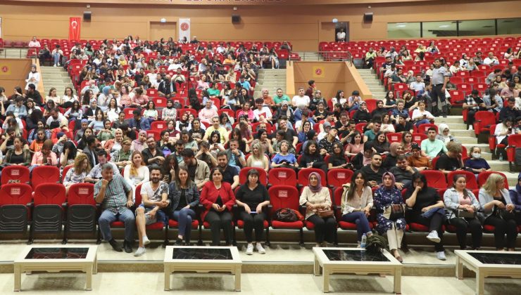 NEVÜ’de “Deliler” tiyatro oyunu sahnelendi