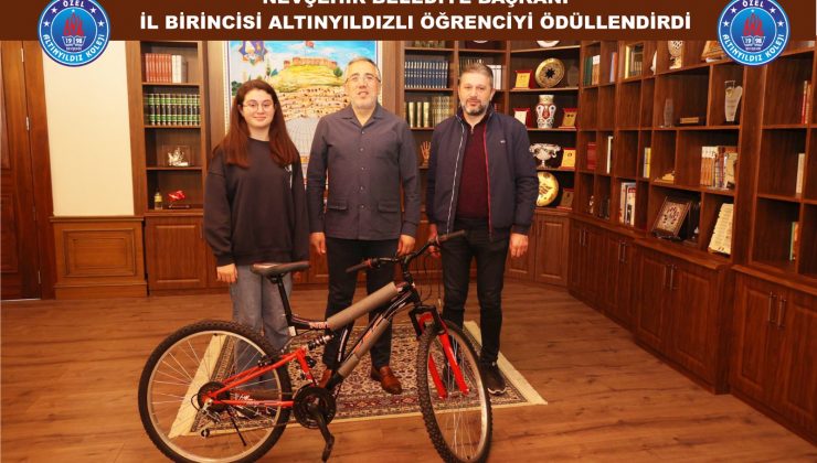 Nevşehir belediyesi İl birincisi Altınyıldızlı öğrenciyi ödüllendirdi