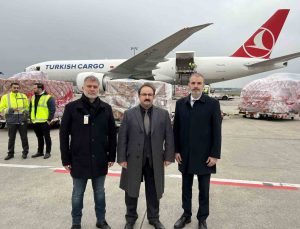 Frankfurt’tan Türkiye’ye 200 ton acil yardım malzemesi gönderildi