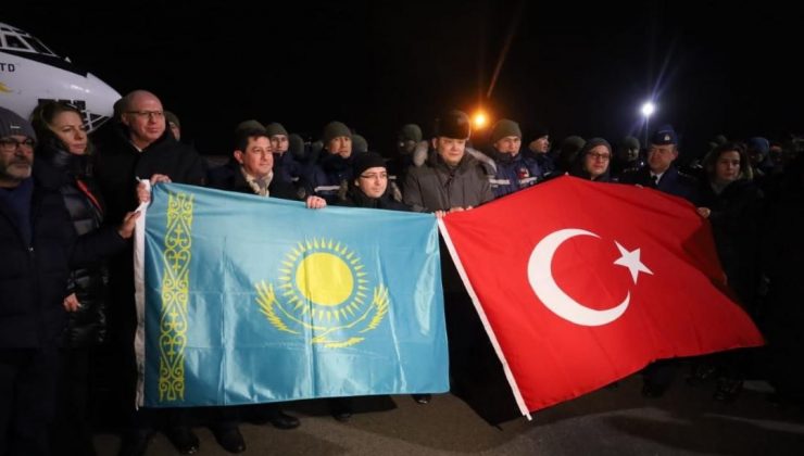 Kazak ekipler, ülkelerinde Türk ve Kazakistan bayrakları ile karşılandı