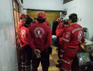 Meksikalı ekipler enkaz altından 3 kişiyi sağ olarak çıkardı