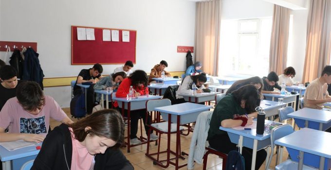Altınyıldız Fen Ve Anadolu Liselerinde 9. 10. ve 11. Sınıflar Bursluluk Sınavı Yapıldı