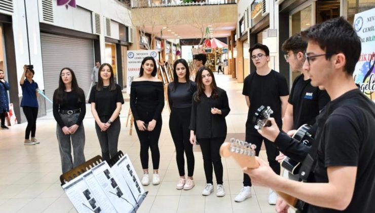Cemil Meriç Sosyal Bilimler Lisesi Müzik Dinletisi ve Karma Resim Sergisi