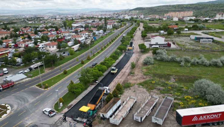 Nevşehir’de sanayi servis yolunda sıcak asfalt serimi başladı