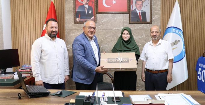 Başkan Aksoy başarılı öğrencileri ödüllendirdi