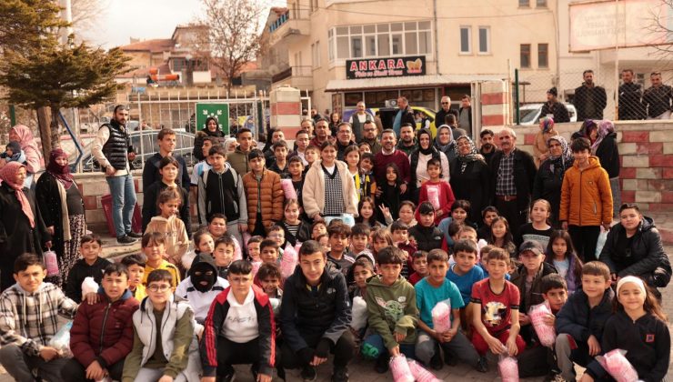 Nevşehir Belediye Başkan Adayı Rasim Arı mahalle gezilerinde vatandaşlarla bir araya geldi.