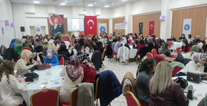 Türk Eğitim Sen Öğretmenevinde Kadınlar Gününü Kutladı