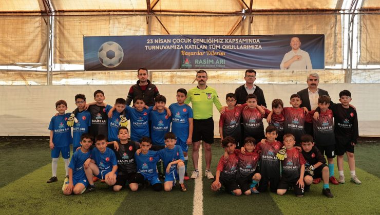 Nevşehir Belediyesi İlkokullar Arası Nisan Futbol Turnuvası’nda Yarı Final Heyecanı