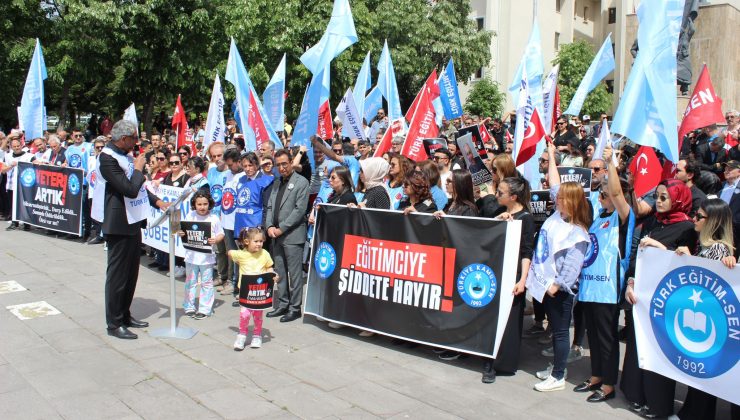 Türk Eğitim Sen; İş Bıraktı Atatürk Anıtı Önünde Tarihi Bir Kalabalıkla Eylem Gerçekleştirdi.