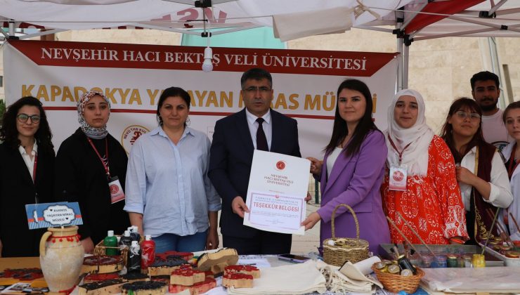 Rektör Aktekin ‘NEVÜ Bilim, Kültür, Sanat ve Spor Şenliği’nde Açılan Stantları Ziyaret Etti