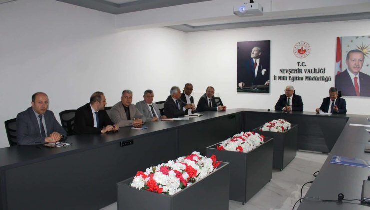 İl ve İlçe Milli Eğitim Yöneticileri ile “Türkiye Yüzyılı Maarif Modeli” Toplantısı Yapıldı