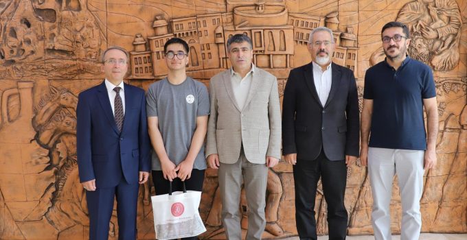 Uluslararası Astronomi Kongresi’ne Tek Türk Öğrenci kabul edilen Sayın’ı tebrik