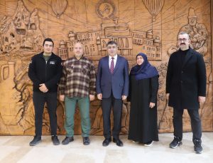 İHH Nevşehir İl Temsilcisi Sesli ve Beraberindeki Heyetten Rektör Aktekin’e Ziyaret