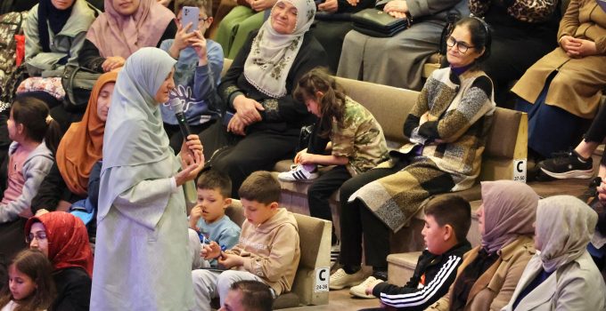 “Aile ve Aile’nin Toplumdaki Yeri” Söyleşisinde Salon Doldu Taştı