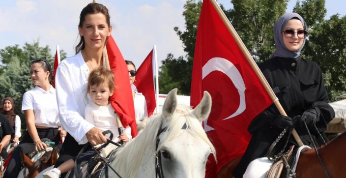 Göreme’de 30 Ağustos Coşkusu: Sokaklar Bayraklarla Donatıldı