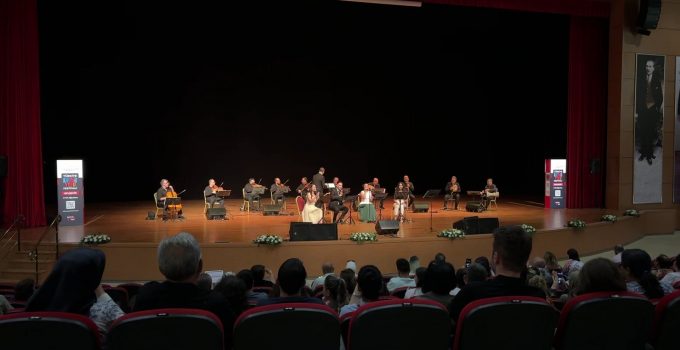NEVÜ’de Zeki Müren Şarkıları ve Fasıl Konseri Büyük İlgi Gördü
