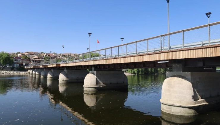 Avanos’ta Tarihi Taşköprü Trafiğe Kapatıldı