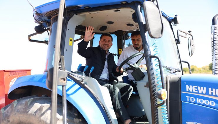 Belediye Başkanı Arı, Kabak Çekirdeği Hasadı Yaptı