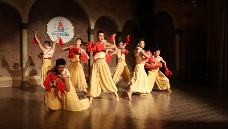 Çin Kültürü Dans Eşliğinde Sanatseverlerle Buluştu