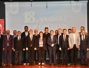 Rasim Arı, YILIN EN İYİ BELEDİYE BAŞKANI Seçildi