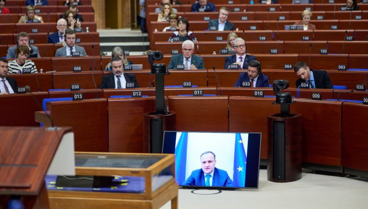 Başkan Arı “Hep Birlikte Ayağa Kalkıp One Minute Demeliyiz”