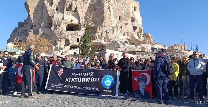 Uçhisar Kalesinden Güvercinlik Vadisine Ata’ya Saygı Yürüyüşü