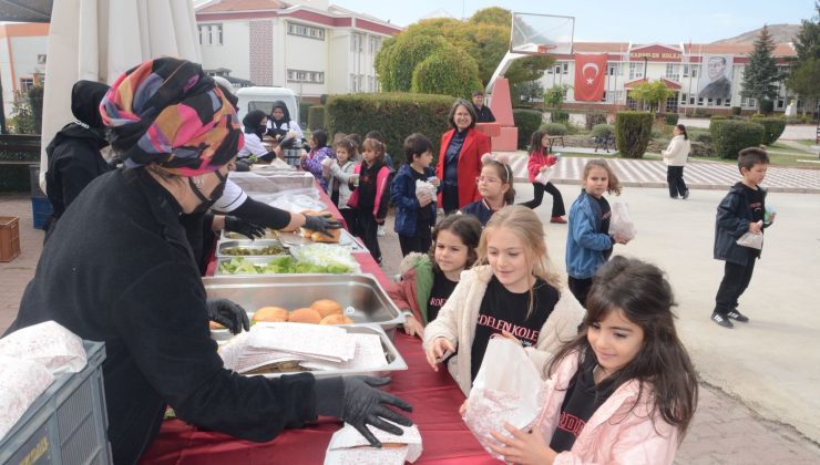 Kardelen Koleji’nde Öğrencilere Köfte Ekmek Sürprizi