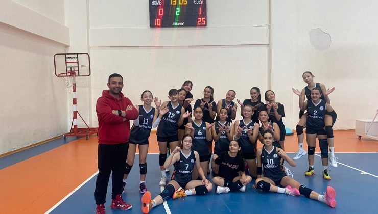 Kardelen Koleji Voleybolda da Kazandı