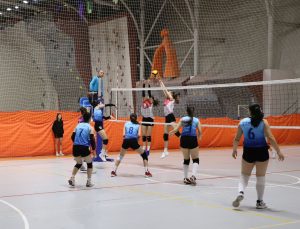 NEVÜ Ev Sahipliğinde Oynanan ÜNİLİG Kadın Voleybol Grup Müsabakaları Tamamlandı