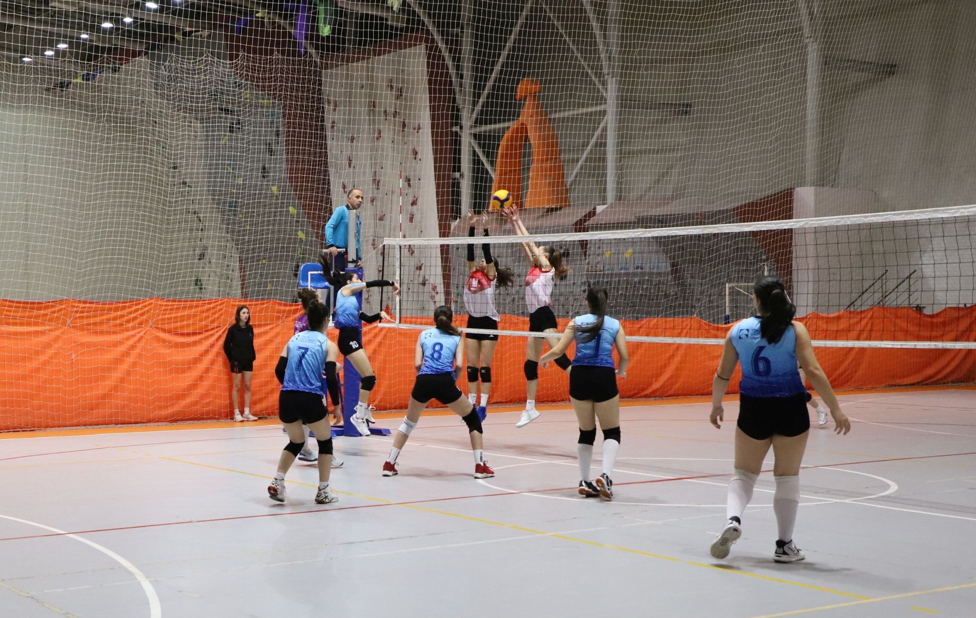 NEVÜ Ev Sahipliğinde Oynanan ÜNİLİG Kadın Voleybol Grup Müsabakaları Tamamlandı