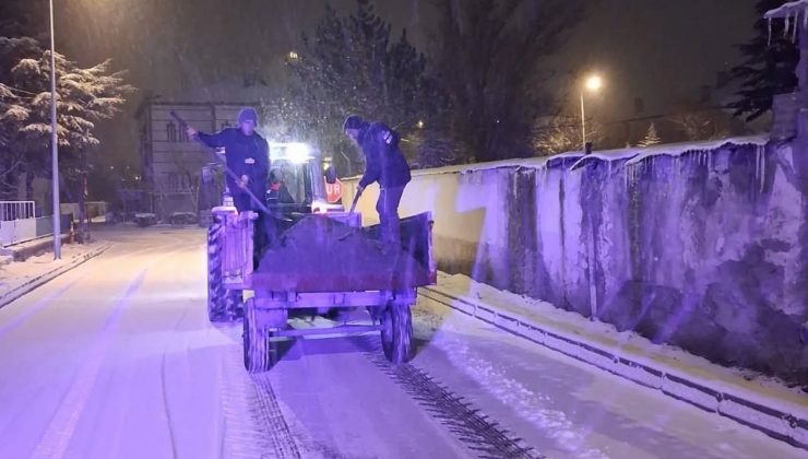 Derinkuyu Belediyesi’nden Gece Mesaisi