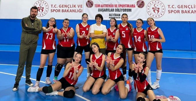Kardelen Voleybol Takımı Yarı Finale Yükseldi