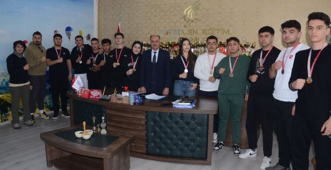 Kardelen’in Bileği Bükülmüyor