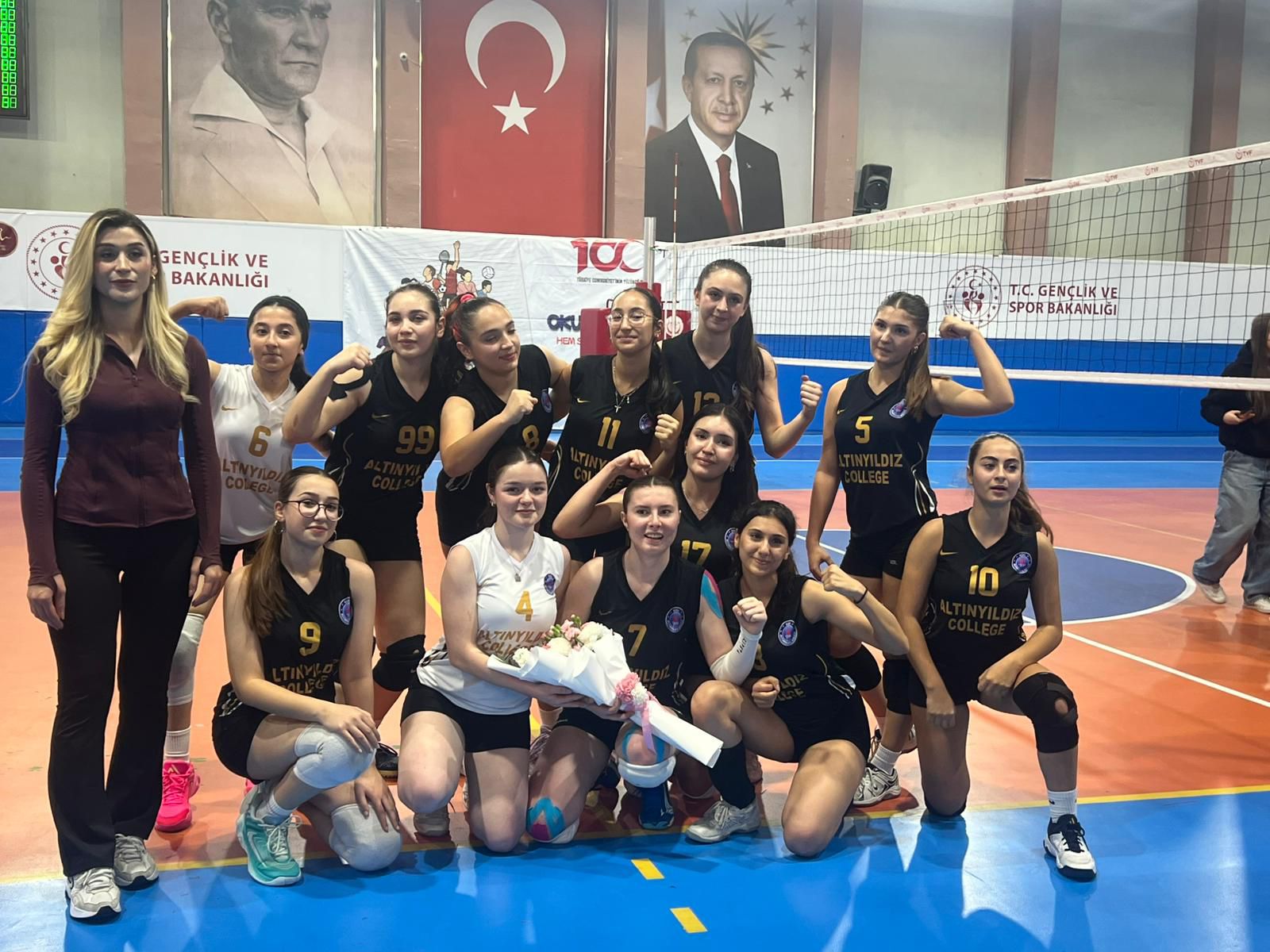 Altınyıldız Koleji Fen Ve Anadolu Lisesi Kız Voleybol Takımı Nevşehir Şampiyonu