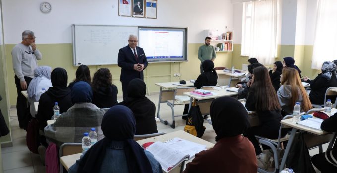 Yusuf Yazıcı, Diriliş Kız Anadolu İmam Hatip Lisesine Ziyaret Gerçekleştirdi