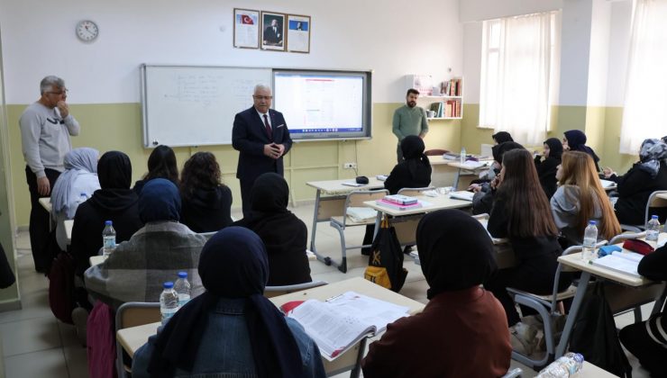 Yusuf Yazıcı, Diriliş Kız Anadolu İmam Hatip Lisesine Ziyaret Gerçekleştirdi