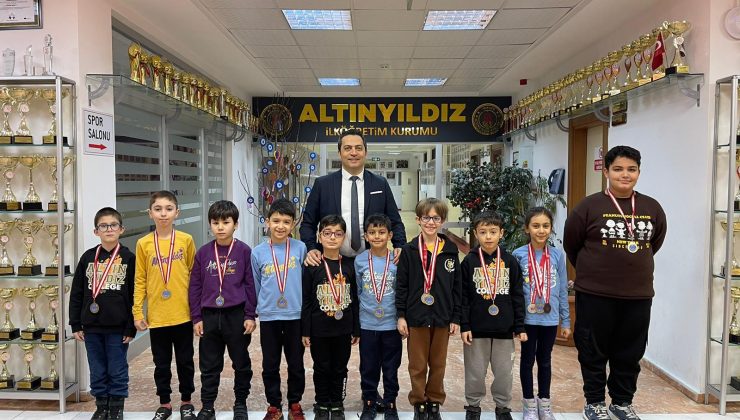 Satrançta Dereceler Altınyıldızın