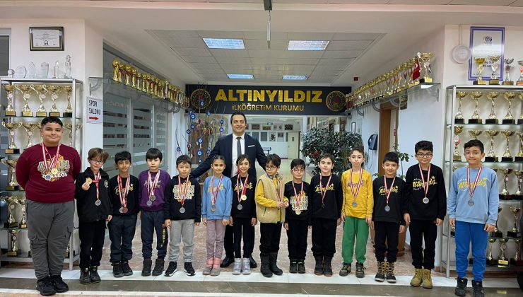 Satrançta Dereceler Altınyıldızın