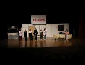 NEVÜ’de “Acil Servis” Tiyatro Oyunu Sahnelendi