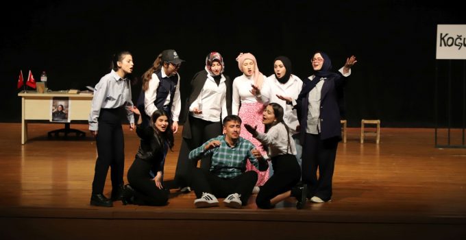 NEVÜ’de “Tersine Dünya” Tiyatro Oyunu Sahnelendi