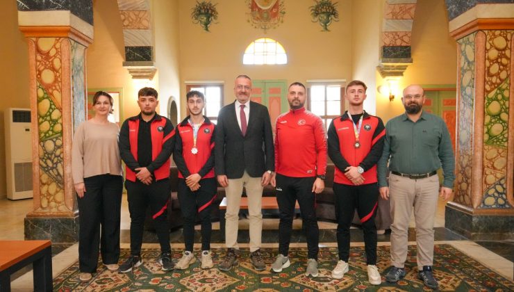 Kickboks Şampiyonlarından Rektör Karasar’a ziyaret