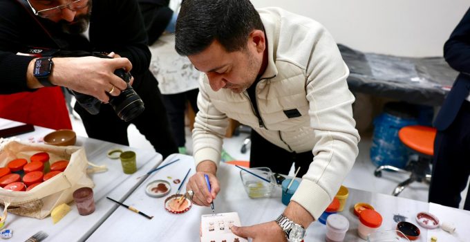 Belediye Başkanı Rasim Arı, Dekorlu Sırlı Mumluk Boyadı