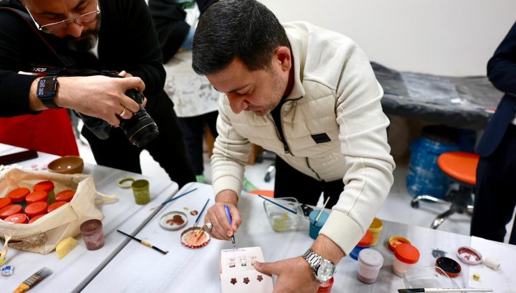Belediye Başkanı Rasim Arı, Dekorlu Sırlı Mumluk Boyadı
